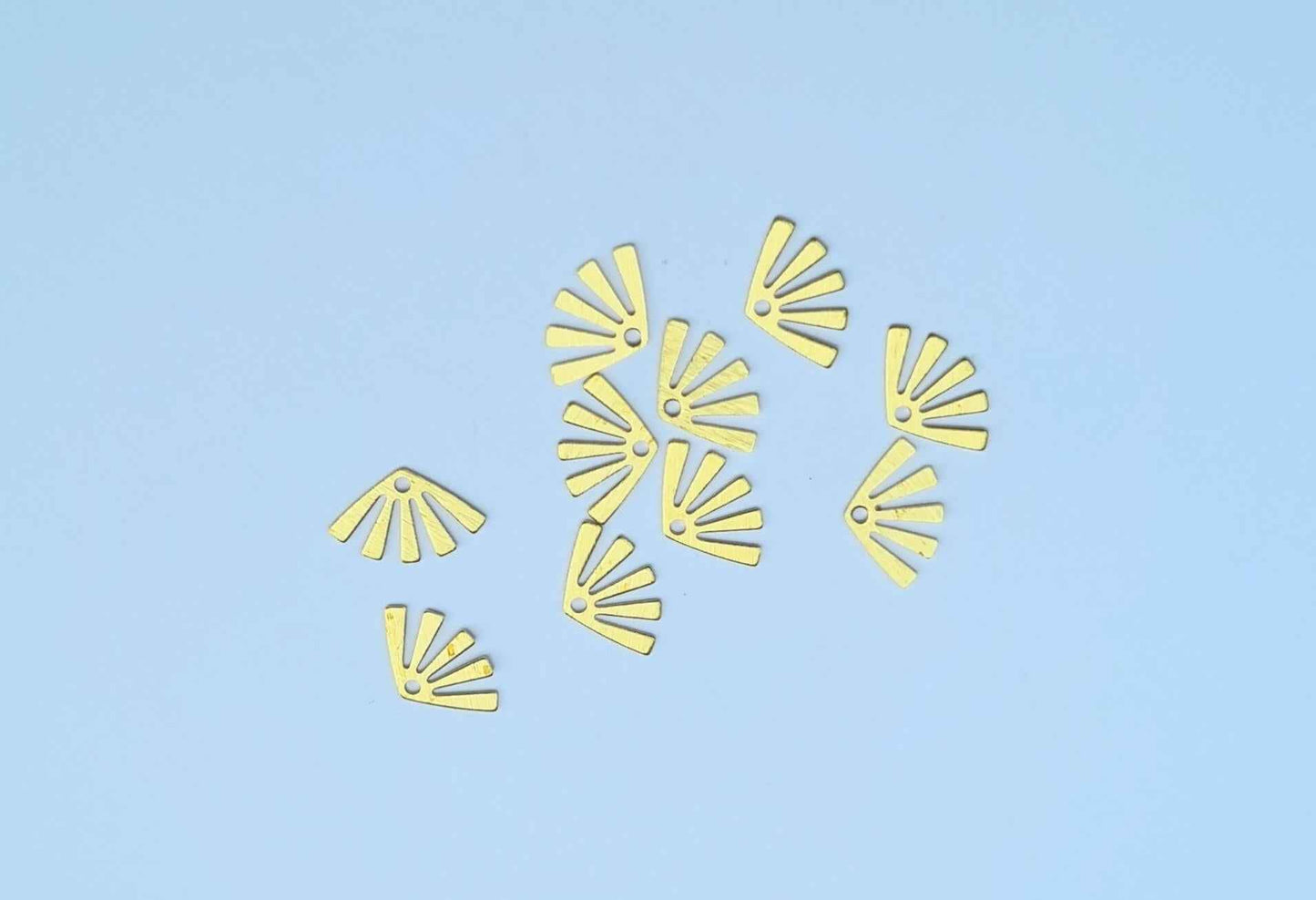 Brass Mini Fan Charm - 10 pcs, 2 colours