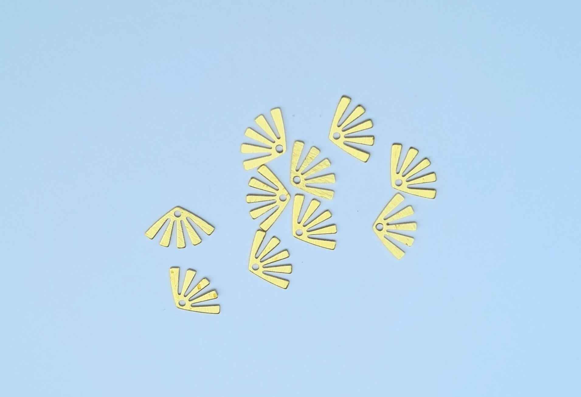 Brass Mini Fan Charm - 10 pcs, 2 colours