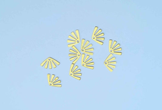 Brass Mini Fan Charm - 10 pcs, 2 colours