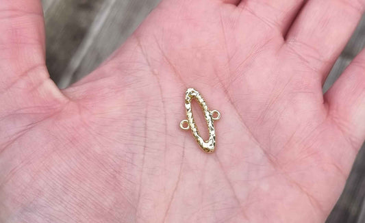 D11. KC Gold Textured Oval Connector Charm - 10 pcs