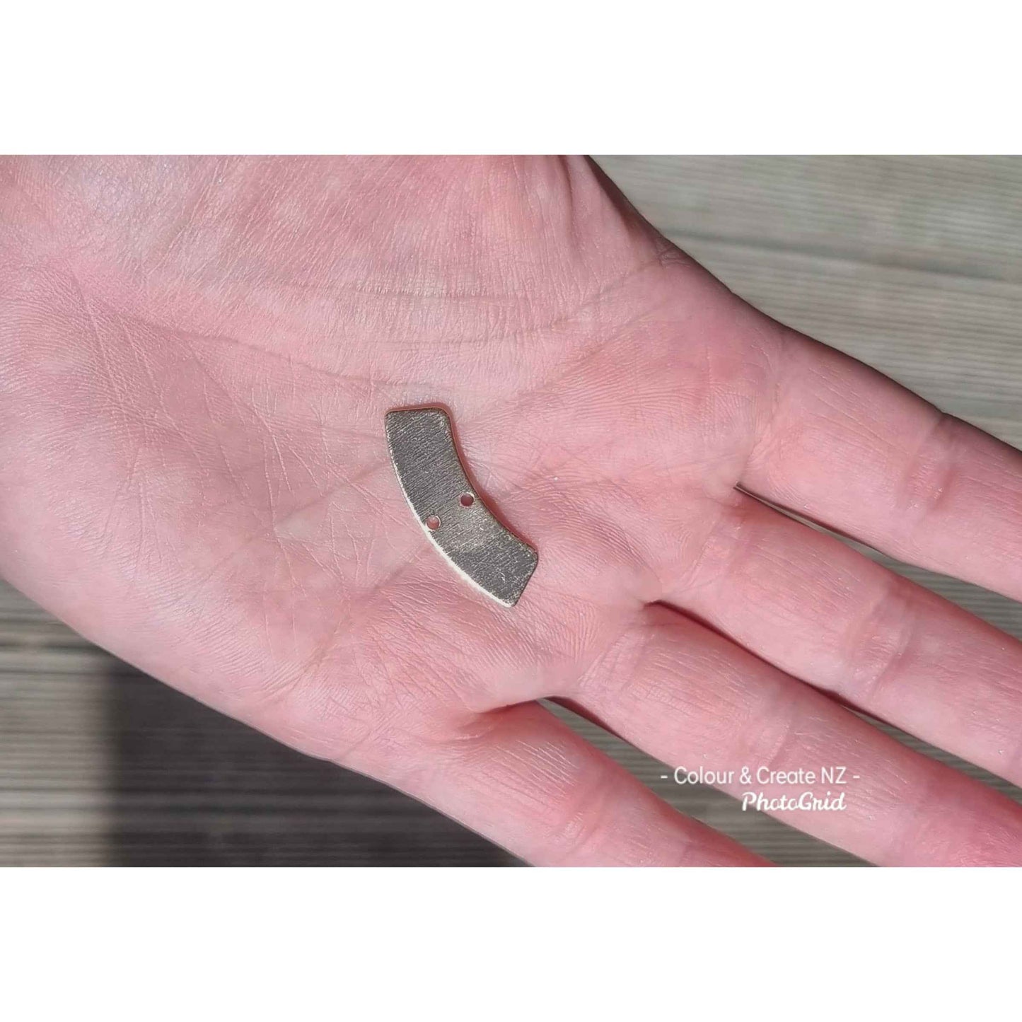 KC Gold Curved Charm - 10 pcs